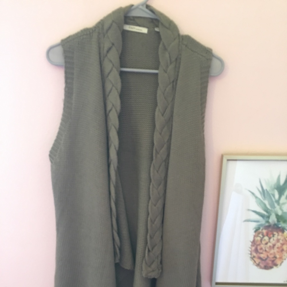 Grey wool sleeveless cardigan.